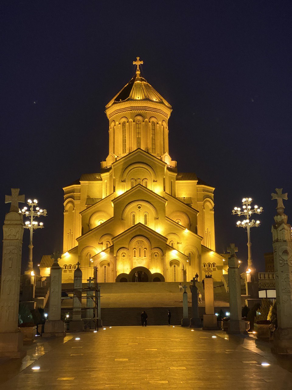 სამების ტაძრის ინტერიერი 3 — მიწისქვეშა სამლოცველო და ნათლისღება